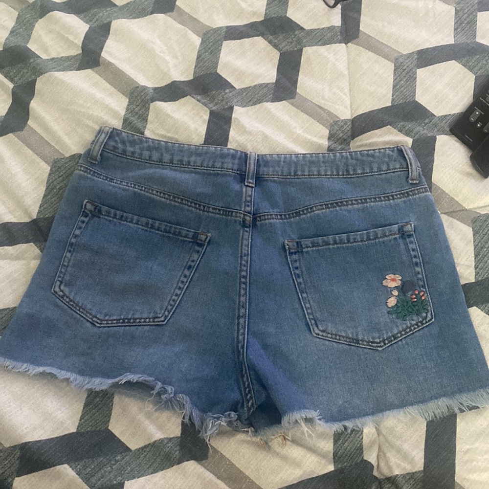 Shorts - Picture 5 of 6